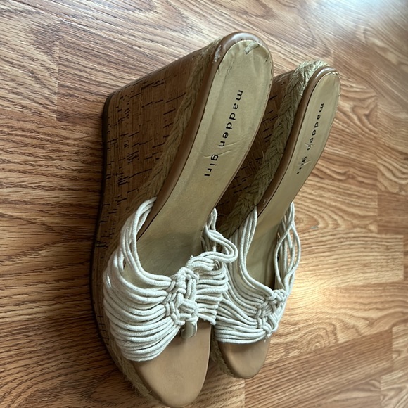 Madden Girl wedges - Picture 2 of 2